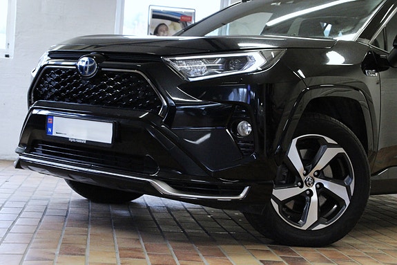 Toyota RAV4 Plug-in Hybrid 7 of 26