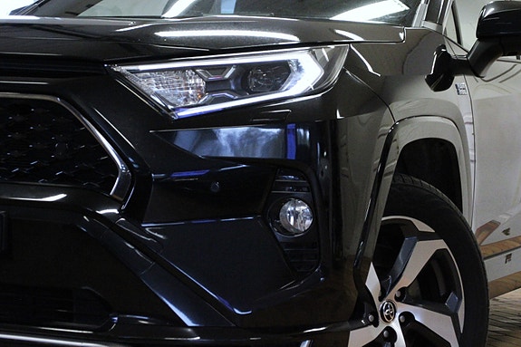 Toyota RAV4 Plug-in Hybrid 8 of 26