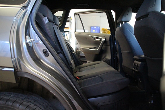 Toyota RAV4 Plug-in Hybrid 24 of 26