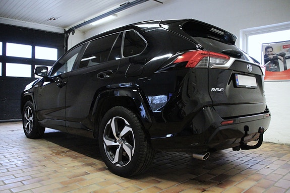 Toyota RAV4 Plug-in Hybrid 6 of 26