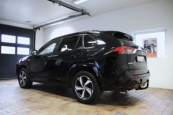Toyota RAV4 Plug-in Hybrid 4 of 26
