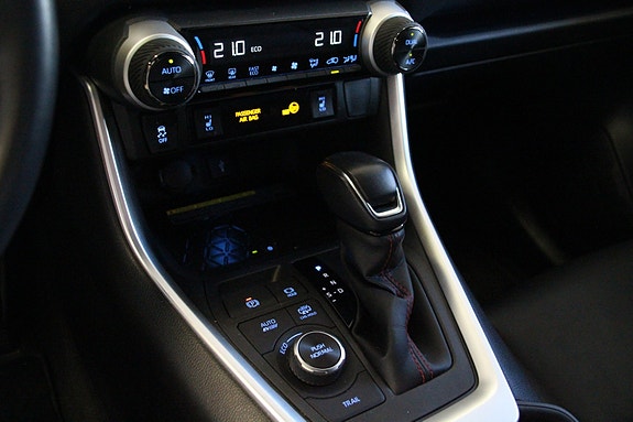 Toyota RAV4 Plug-in Hybrid 17 of 26