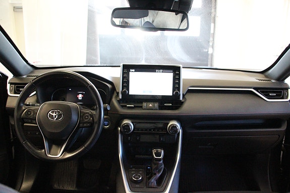 Toyota RAV4 Plug-in Hybrid 14 of 26