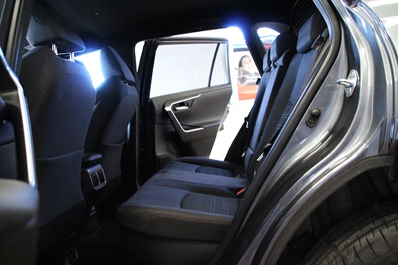 Toyota RAV4 Plug-in Hybrid 23 of 26