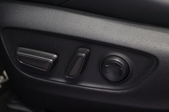 Toyota RAV4 Plug-in Hybrid 10 of 26