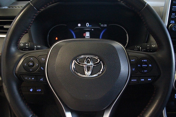 Toyota RAV4 Plug-in Hybrid 16 of 26