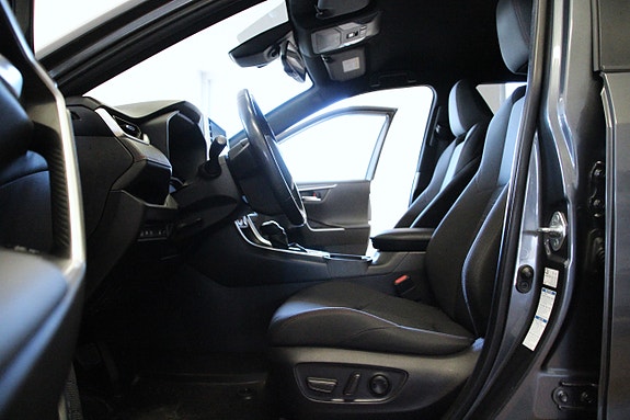 Toyota RAV4 Plug-in Hybrid 9 of 26