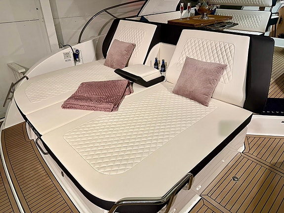BAVARIA S45 HT STYLE - Fabrikkny båt med masse utstyr - MESSETILBUD! 8 of 30