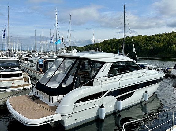 BAVARIA S45 HT STYLE - Fabrikkny båt med masse utstyr - MESSETILBUD! 2 of 30