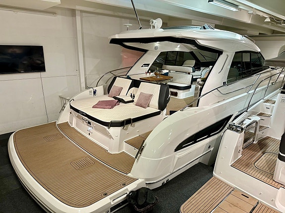 BAVARIA S45 HT STYLE - Fabrikkny båt med masse utstyr - MESSETILBUD! 6 of 30