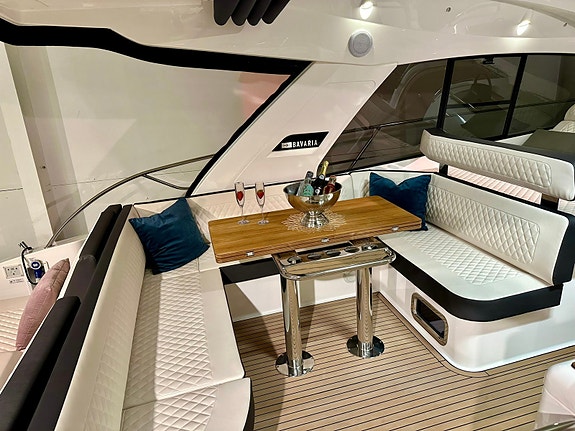 BAVARIA S45 HT STYLE - Fabrikkny båt med masse utstyr - MESSETILBUD! 9 of 30