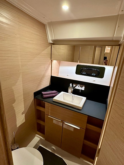 BAVARIA S45 HT STYLE - Fabrikkny båt med masse utstyr - MESSETILBUD! 21 of 30