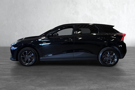 Denne fine MG4 kan bli din for kun 3 184 kr pr.mnd. med 0 kr i egenkapital. Løpetid 10 år.