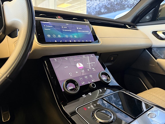Land Rover Range Rover Velar 26 of 30