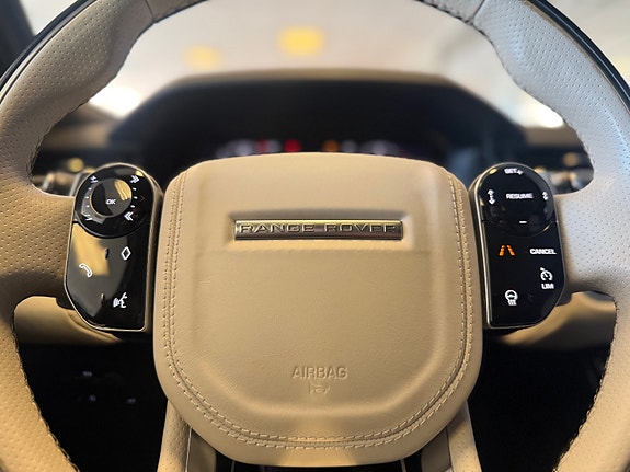 Land Rover Range Rover Velar 24 of 30