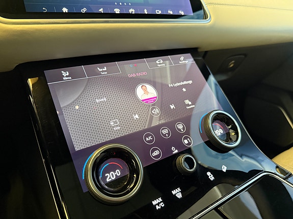 Land Rover Range Rover Velar 27 of 30
