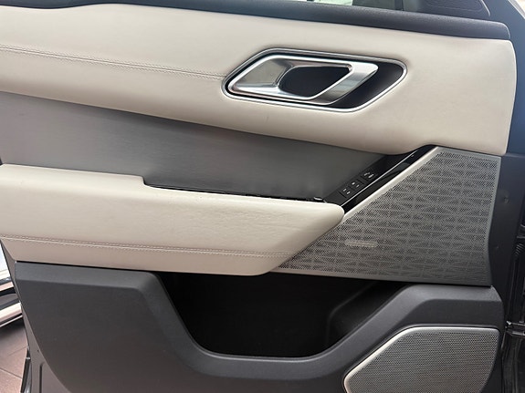 Land Rover Range Rover Velar 20 of 30