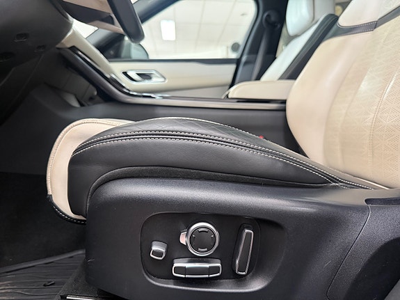 Land Rover Range Rover Velar 17 of 30