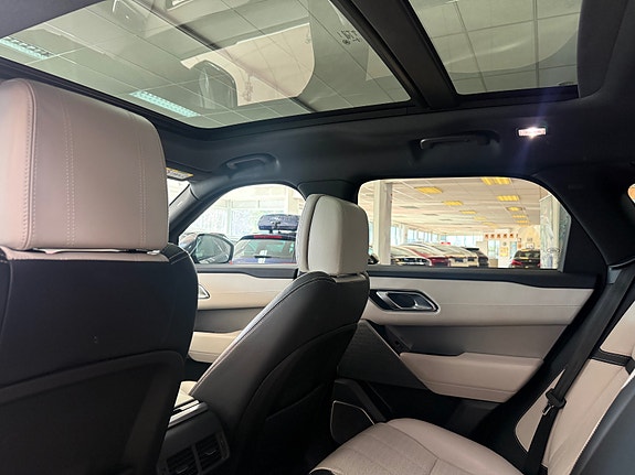 Land Rover Range Rover Velar 15 of 30