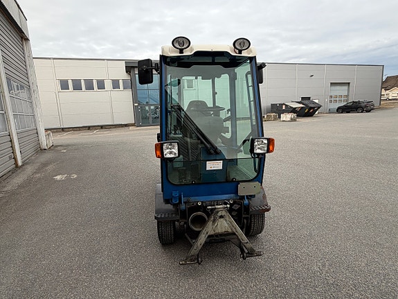 Vitra 2050 Redskapsbærer med Tippkasse - Feiemaskin - Snøfreser Tokvam F130H - Vikplog - Valsestrøer 18 of 30