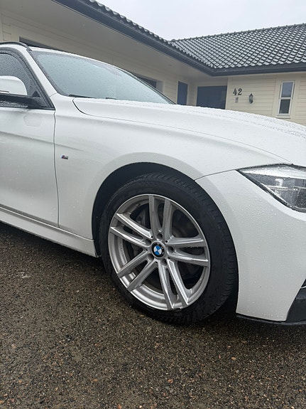 BMW 335d 2 of 30