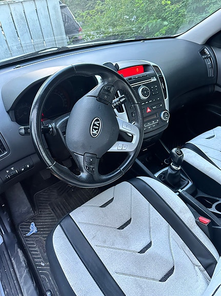 Kia Ceed 3 of 9