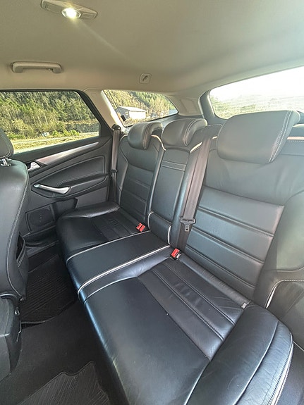 Ford Mondeo 19 of 24