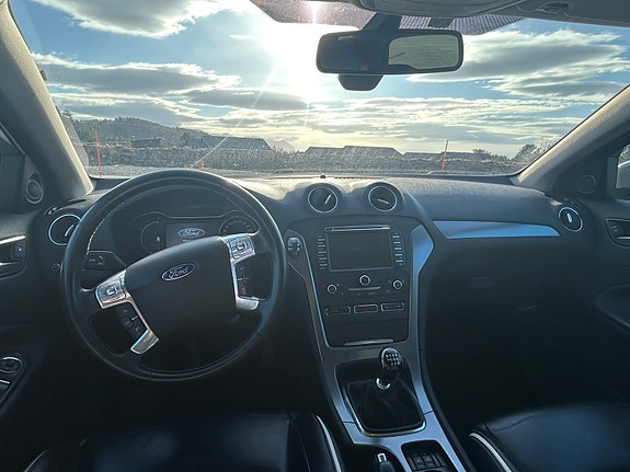 Ford Mondeo 16 of 24