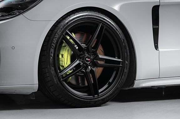 Porsche Panamera 3 of 5