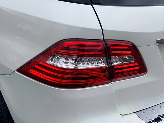 Mercedes-Benz ML350 13 of 30
