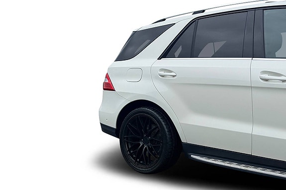 Mercedes-Benz ML350 12 of 30