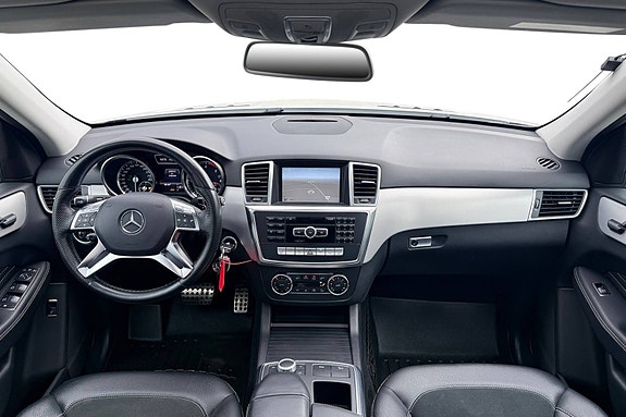 Mercedes-Benz ML350 23 of 30