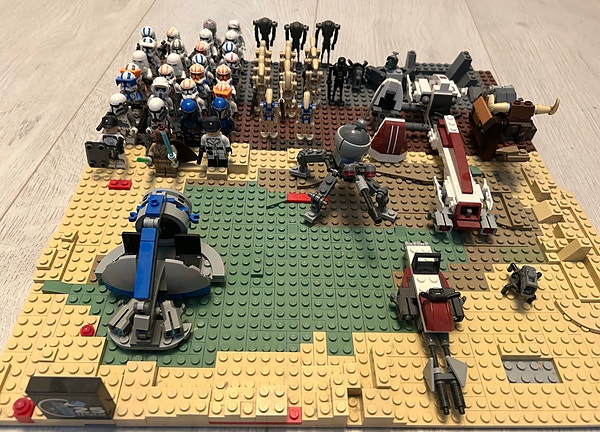 LEGO Star Wars byggesett med figurer og kjøretøy