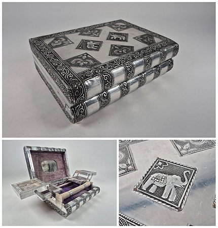 Vintage smykkeskrin i preget metall – flott patina!