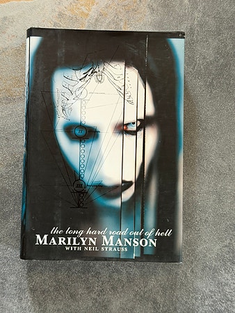 Marilyn Manson signert bok.
