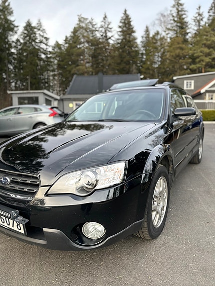 Subaru Legacy 2 of 5