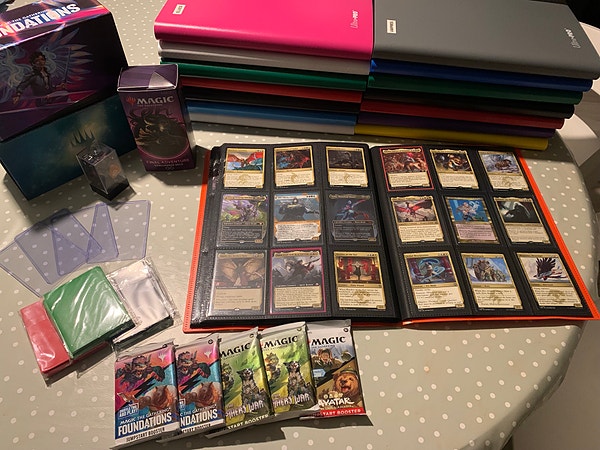 Magic: The Gathering samling kort med permer og tilbehør