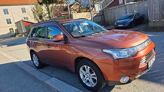 Mitsubishi Outlander 2 of 16