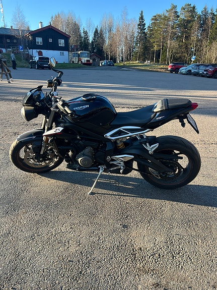 Triumph Street Triple RS 765 2 of 5