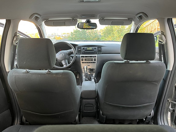 Toyota Corolla 4 of 5