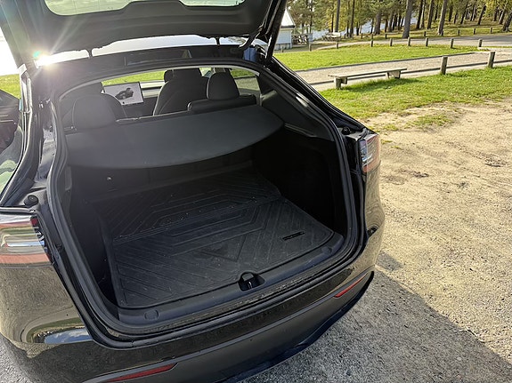 Tesla Model Y 6 of 6
