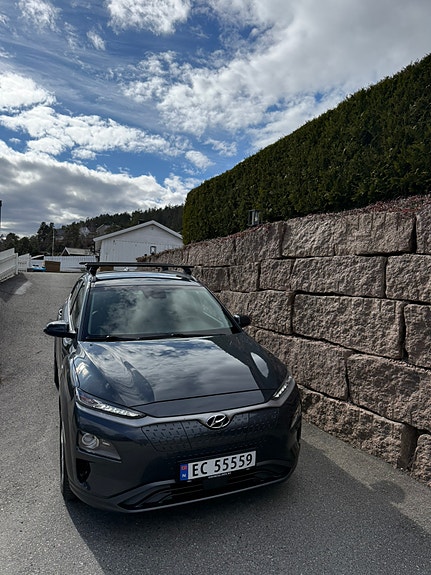 Hyundai Kona 2 of 4
