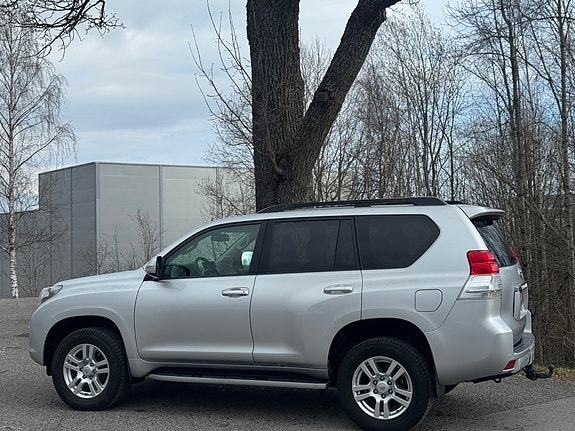 Toyota Land Cruiser 5 of 5