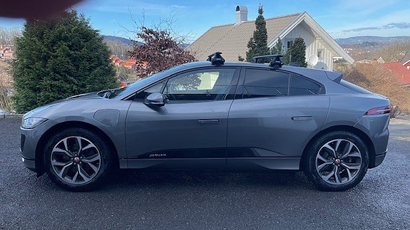 Jaguar I-PACE 3 of 5