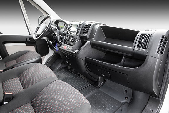 Peugeot Boxer 13 of 24