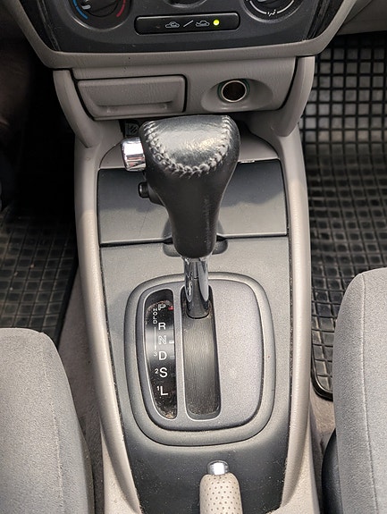 Mazda 323 14 of 16