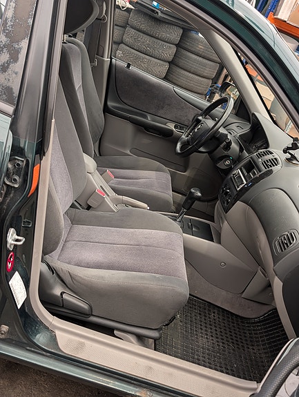 Mazda 323 11 of 16