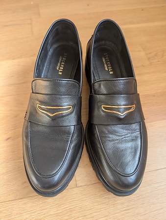 Stockholm skinnsko selges – pent brukt