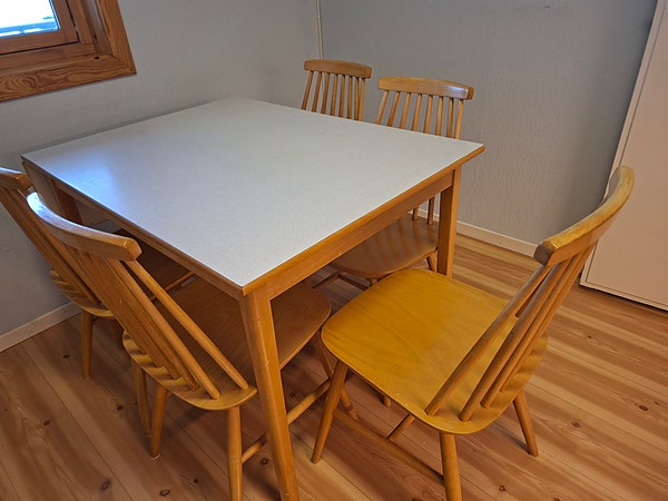 Retro respatex kjøkkenbord med 5 stoler