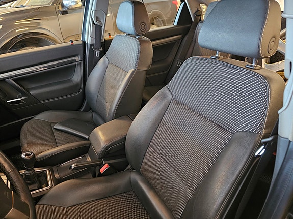Opel Vectra 8 of 17
